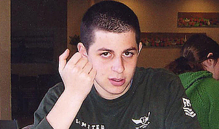 Боевики отдали капрала Гилада Шалита Боевики отдали капрала Гилада Шалита