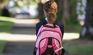 Педофил изнасиловал похищенную девочку Педофил изнасиловал похищенную девочку