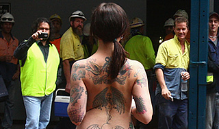 В Москве сорвали "голую" акцию американок В Москве сорвали "голую" акцию американок