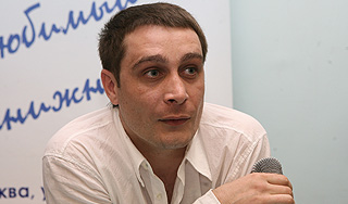 Российский писатель сбежал из-под ареста Российский писатель сбежал из-под ареста