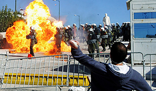 Греки громили Афины всю ночь Греки громили Афины всю ночь