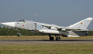 Су-24 перевернулся при посадке и сгорел Су-24 перевернулся при посадке и сгорел