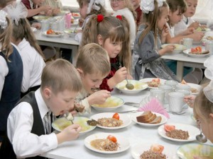 На улучшение школьного питания потратили три миллиона рублей