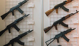 Россия продает в десять раз больше оружия Россия продает в десять раз больше оружия