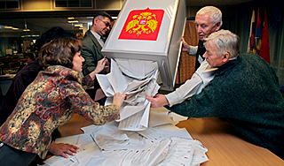 Партиям упростили путь в Госдуму Партиям упростили путь в Госдуму