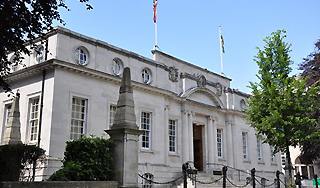 Скандал закрыл крупнейший университет Скандал закрыл крупнейший университет