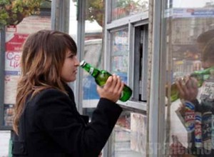 Ждет суда женщина, продавшая подростку алкоголь