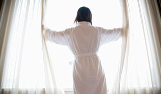 Мать с ребенком выбросилась с 16-го этажа Мать с ребенком выбросилась с 16-го этажа