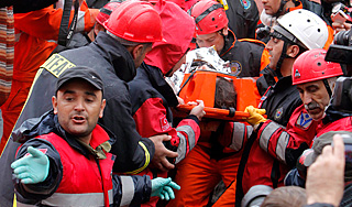 В Турции откопали десятилетнего мальчика В Турции откопали десятилетнего мальчика