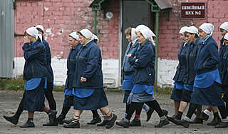 Замначальника колонии бил женщин ногами Замначальника колонии бил женщин ногами