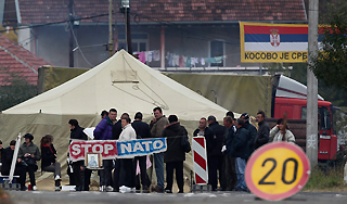 Косовские сербы покидают баррикады Косовские сербы покидают баррикады