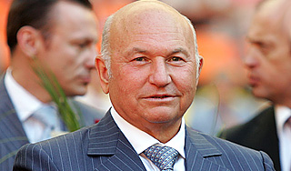 Лужков указал на часы своего бывшего зама Лужков указал на часы своего бывшего зама