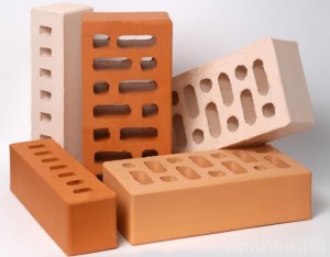 Должники забросали кирпичами банковских служащих