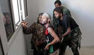 В Ливии объявили охоту на убийц Каддафи В Ливии объявили охоту на убийц Каддафи