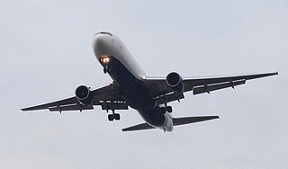 Пилоты чудом спасли полный людей самолет Пилоты чудом спасли полный людей самолет