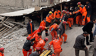 Мальчика в Турции откапывали 108 часов Мальчика в Турции откапывали 108 часов