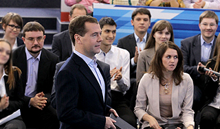 Ученые выпросили у Медведева огурцы Ученые выпросили у Медведева огурцы