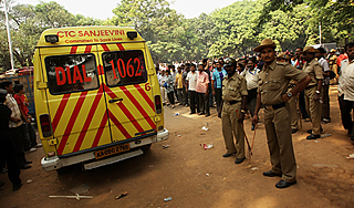 После обрушения моста пропали десятки детей После обрушения моста пропали десятки детей