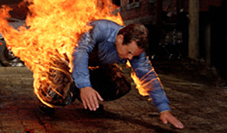 Пьяный водитель поджег сотрудника ДПС Пьяный водитель поджег сотрудника ДПС