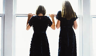 Две школьницы одновременно убили себя Две школьницы одновременно убили себя