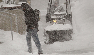 Снегопад в США оставил детей без Хэллоуина Снегопад в США оставил детей без Хэллоуина