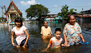 Жители требуют затопить Бангкок Жители требуют затопить Бангкок