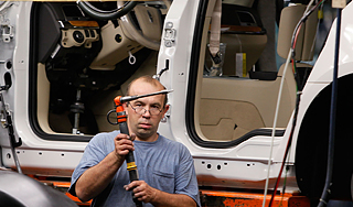 Российские рабочие остановили конвейер Ford Российские рабочие остановили конвейер Ford