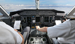 Совершивший чудо пилот отстранен от полетов Совершивший чудо пилот отстранен от полетов