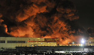 Дым крупного пожара окутал Люберцы Дым крупного пожара окутал Люберцы