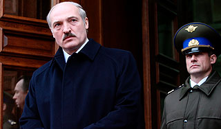 Лукашенко приказал готовиться к обороне Лукашенко приказал готовиться к обороне