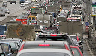 Рухнувший мост парализовал трассу на Урале Рухнувший мост парализовал трассу на Урале