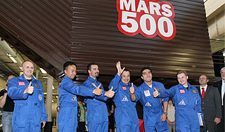 Экипаж "Марс-500" идет на посадку Экипаж "Марс-500" идет на посадку