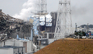 Оператору "Фукусимы" заплатят $12 млрд Оператору "Фукусимы" заплатят $12 млрд