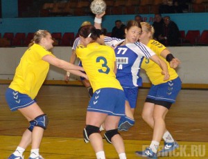 Брянские гандболистки одержали тринадцать побед подряд