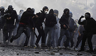 Захватчики Wall Street атаковали прохожих Захватчики Wall Street атаковали прохожих