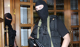 Преступников будут обыскивать без понятых Преступников будут обыскивать без понятых