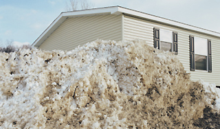 Омск засыпало черным снегом Омск засыпало черным снегом