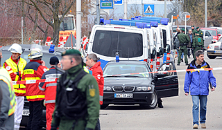 У киоска с шаурмой пустили неизвестный газ У киоска с шаурмой пустили неизвестный газ