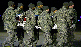 Американцы выбрасывали на свалку погибших Американцы выбрасывали на свалку погибших