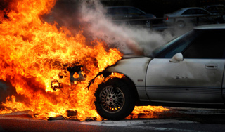 На востоке Москвы подожгли пять машин На востоке Москвы подожгли пять машин