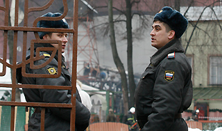 Школьник нашел убитую учительницу с семьей Школьник нашел убитую учительницу с семьей