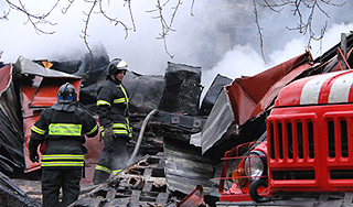 Людей просят сидеть дома из-за пожара Людей просят сидеть дома из-за пожара