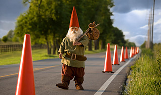 Британец обвинил гномов в домогательствах Британец обвинил гномов в домогательствах