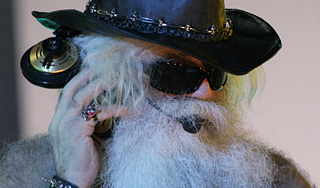 Известный шоумен умер в метро Петербурга Известный шоумен умер в метро Петербурга