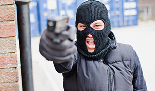 Грабители напали на мужчину с миллионами Грабители напали на мужчину с миллионами