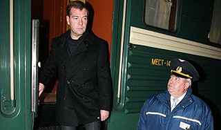 Медведев открыл новую железную дорогу Медведев открыл новую железную дорогу