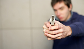 В коммуналке гостя убили в очереди в туалет В коммуналке гостя убили в очереди в туалет