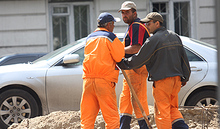 Мигранты подрались из-за работы у магазина Мигранты подрались из-за работы у магазина