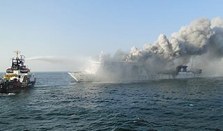 Моряк погиб при тушении судна у Чукотки Моряк погиб при тушении судна у Чукотки