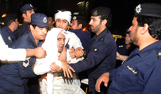 Толпа захватила парламент Кувейта Толпа захватила парламент Кувейта